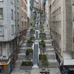 01 - PIEDRAS DE ARTE. ESPACIO PÚBLICO - MEJORA DE LA MOVILIDAD PEATONAL EN LA CALLE MAESTRO CLAVÉ, A CORUÑA